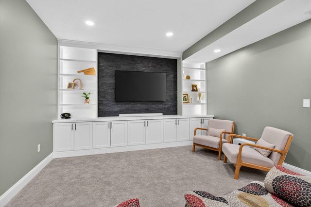 5882 Vanderginst Court, Bettendorf, IA 52722