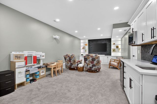 5882 Vanderginst Court, Bettendorf, IA 52722