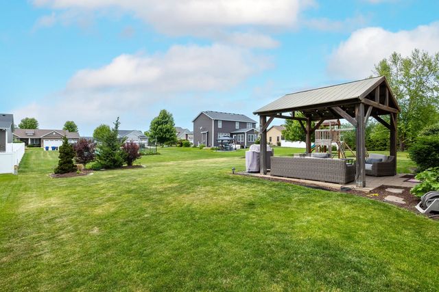 5882 Vanderginst Court, Bettendorf, IA 52722
