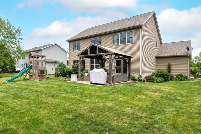 5882 Vanderginst Court, Bettendorf, IA 52722