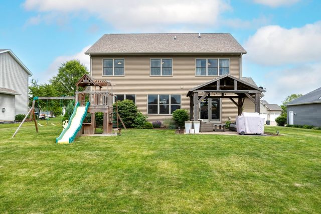 5882 Vanderginst Court, Bettendorf, IA 52722