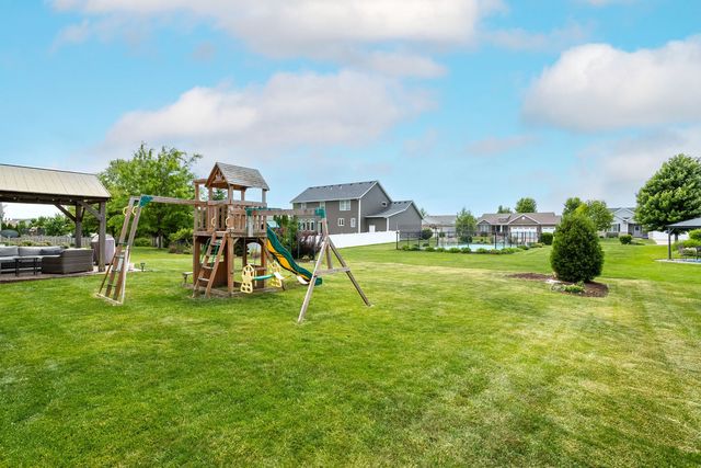 5882 Vanderginst Court, Bettendorf, IA 52722