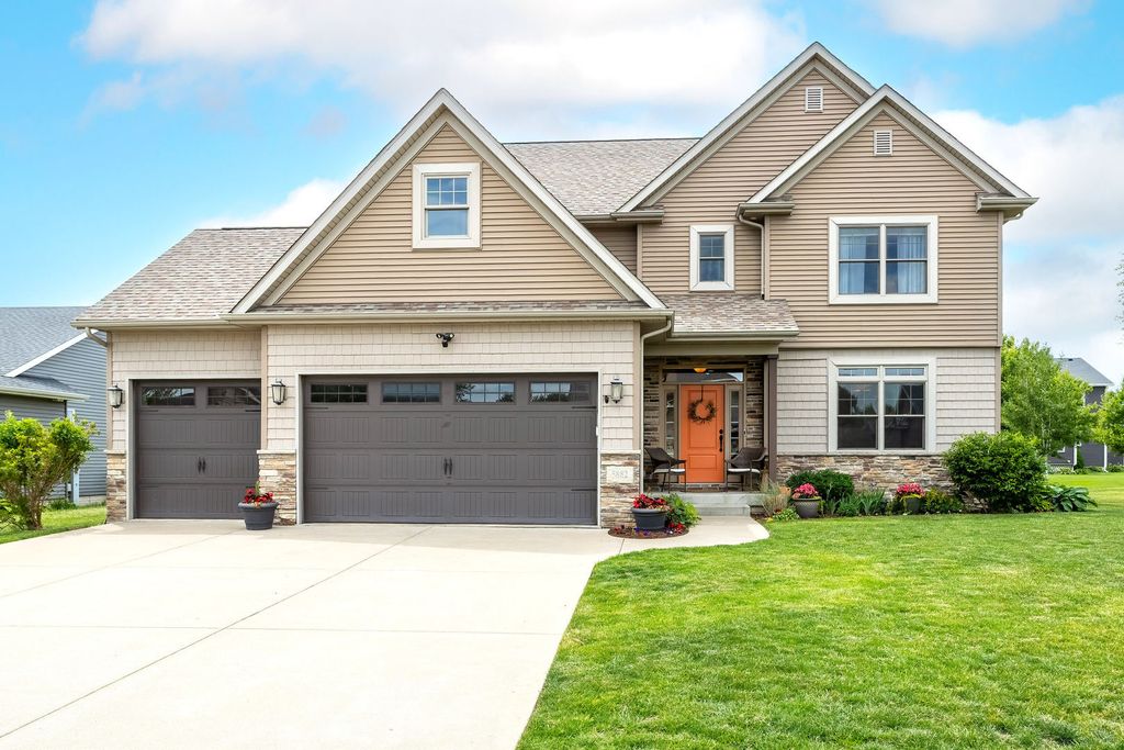 5882 Vanderginst Court, Bettendorf, IA 52722