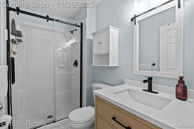 182 Barrington Circle, Lake Orion, MI 48360