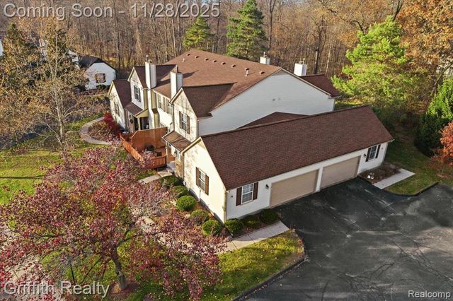 182 Barrington Circle, Lake Orion, MI 48360