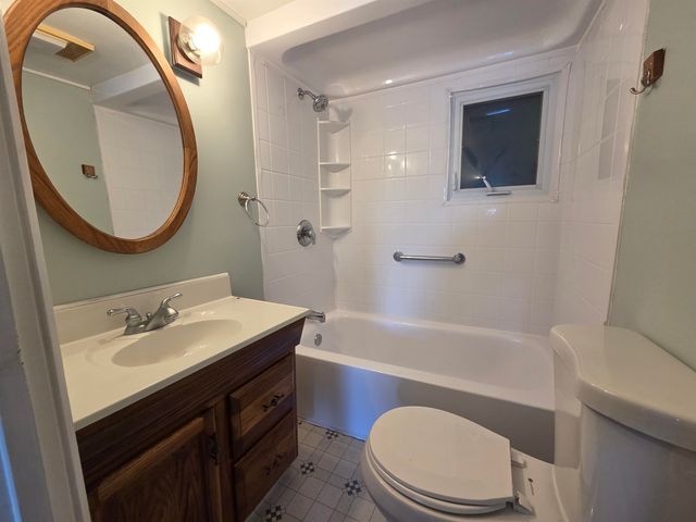 194 Algonquin Road, Enfield, NH 03748