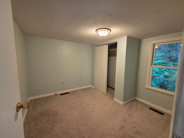 194 Algonquin Road, Enfield, NH 03748