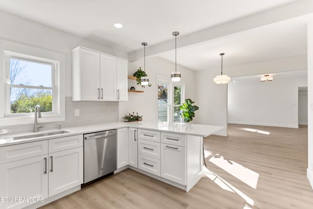 5936 grove Drive, Knoxville, TN 37918