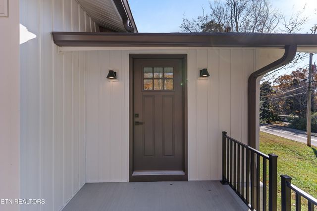 5936 grove Drive, Knoxville, TN 37918