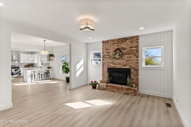 5936 grove Drive, Knoxville, TN 37918