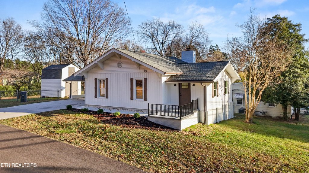 5936 grove Drive, Knoxville, TN 37918