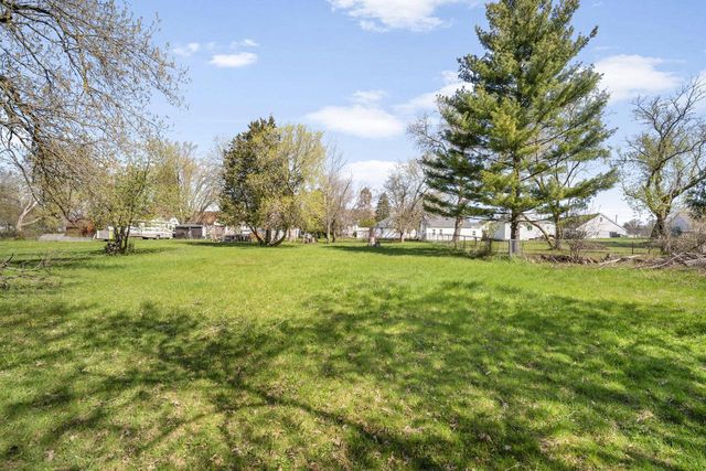 2923 College AVENUE, Milwaukee, WI 53221
