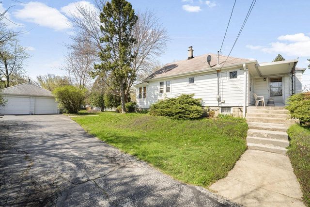 2923 College AVENUE, Milwaukee, WI 53221
