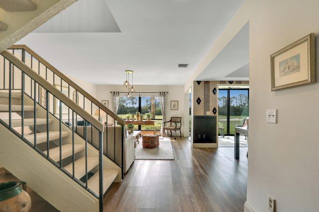 5661 SE Foxcross Place, Stuart, FL 34997