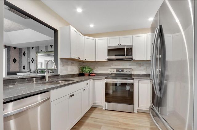 5661 SE Foxcross Place, Stuart, FL 34997