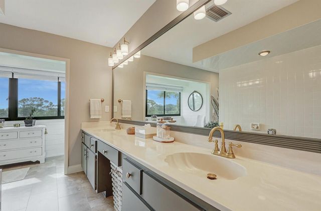 5661 SE Foxcross Place, Stuart, FL 34997