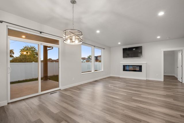 1833 W Windflower Ct, Spokane, WA 99208