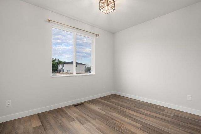 1833 W Windflower Ct, Spokane, WA 99208