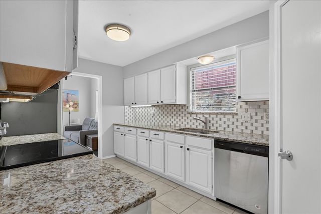 4 Cedar Lane, Bedford, TX 76021