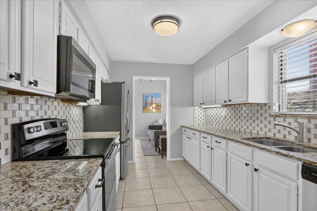 4 Cedar Lane, Bedford, TX 76021