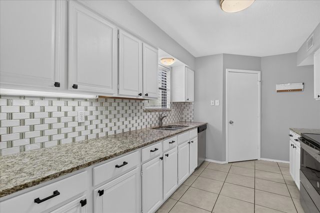 4 Cedar Lane, Bedford, TX 76021