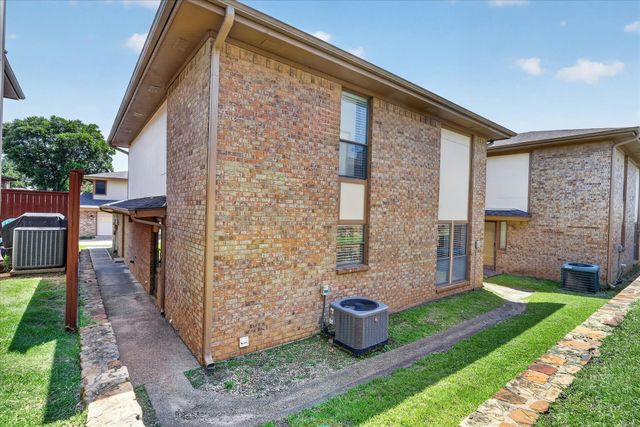 4 Cedar Lane, Bedford, TX 76021