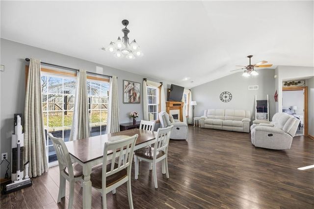 218 Hillside Drive, Baldwin City, KS 66006