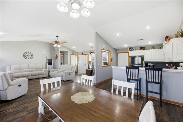 218 Hillside Drive, Baldwin City, KS 66006