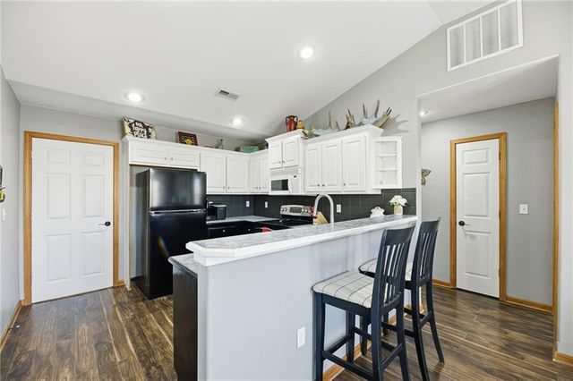 218 Hillside Drive, Baldwin City, KS 66006