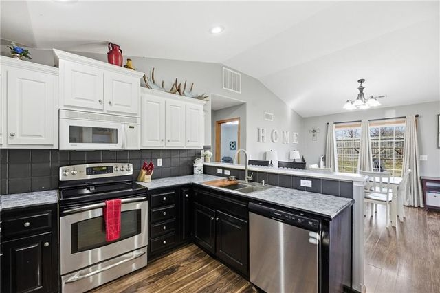 218 Hillside Drive, Baldwin City, KS 66006