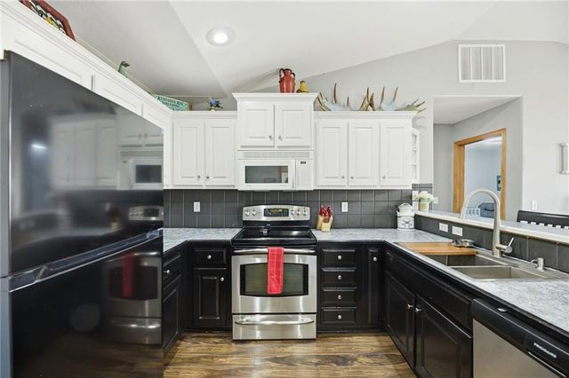 218 Hillside Drive, Baldwin City, KS 66006