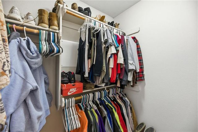 218 Hillside Drive, Baldwin City, KS 66006