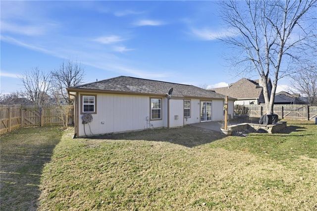 218 Hillside Drive, Baldwin City, KS 66006