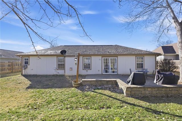 218 Hillside Drive, Baldwin City, KS 66006
