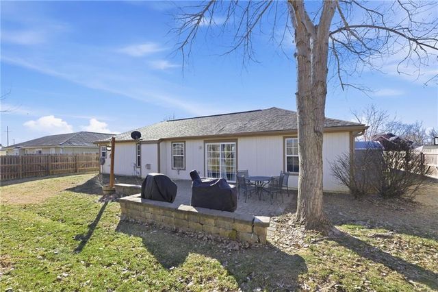 218 Hillside Drive, Baldwin City, KS 66006