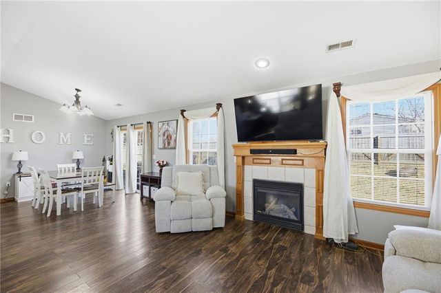 218 Hillside Drive, Baldwin City, KS 66006