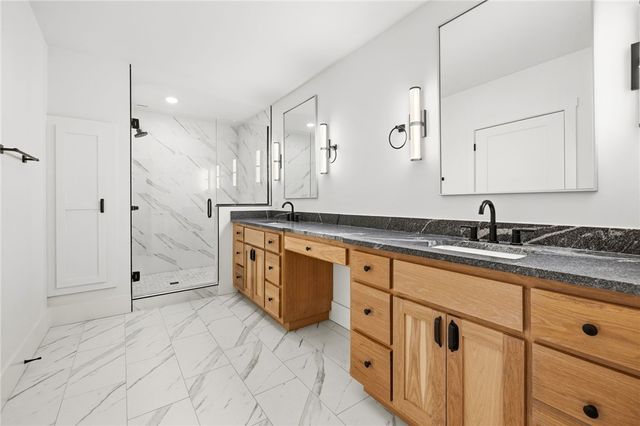 529 SW 5th Street, Bentonville, AR 72712