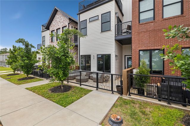 529 SW 5th Street, Bentonville, AR 72712