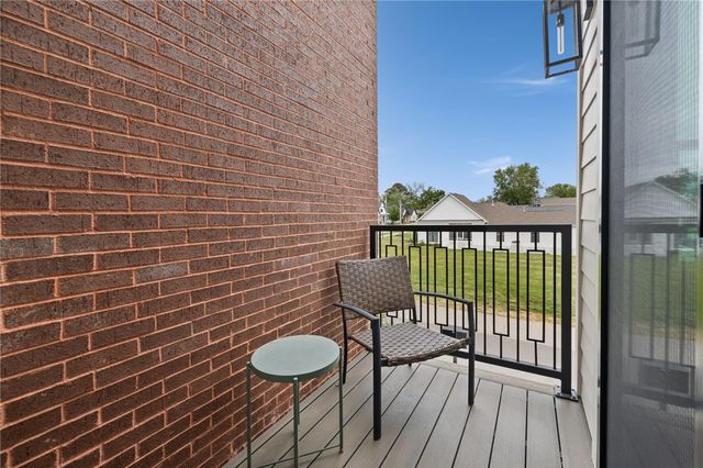 529 SW 5th Street, Bentonville, AR 72712