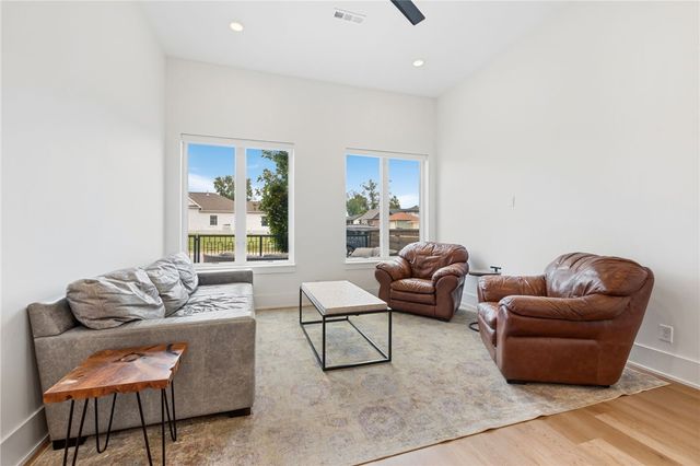529 SW 5th Street, Bentonville, AR 72712