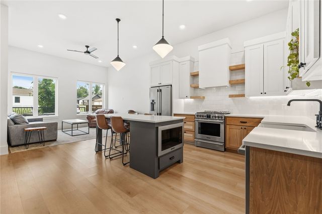 529 SW 5th Street, Bentonville, AR 72712