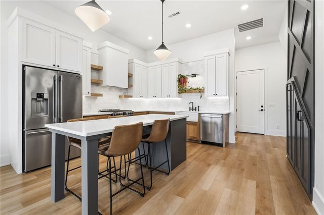 529 SW 5th Street, Bentonville, AR 72712