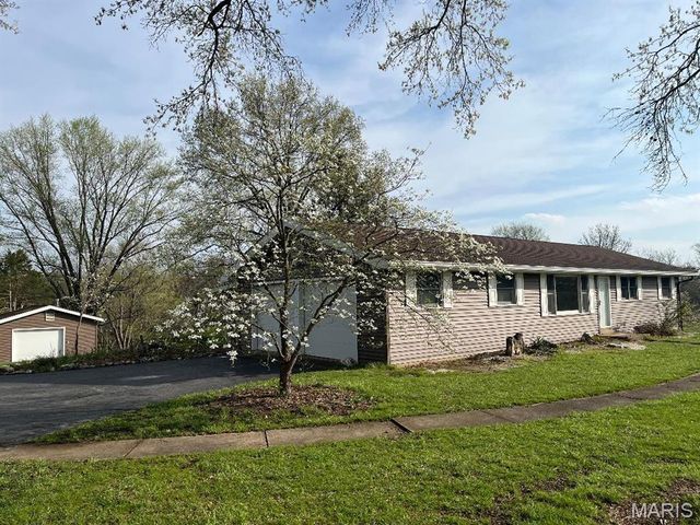17370 Old Jamestown Road, Florissant, MO 63034