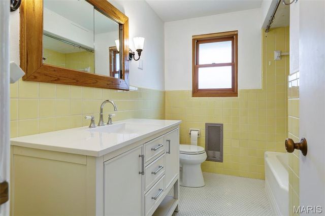 17370 Old Jamestown Road, Florissant, MO 63034