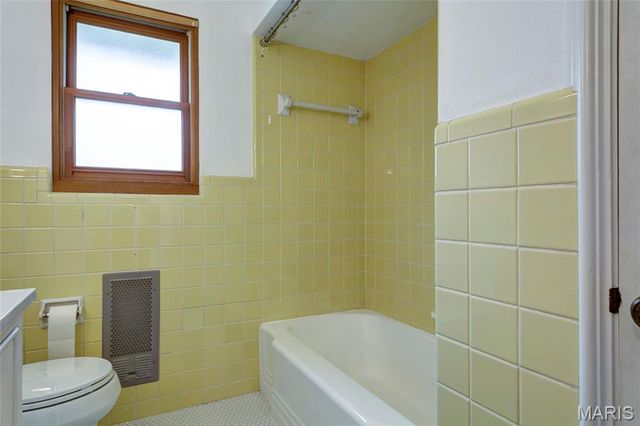 17370 Old Jamestown Road, Florissant, MO 63034