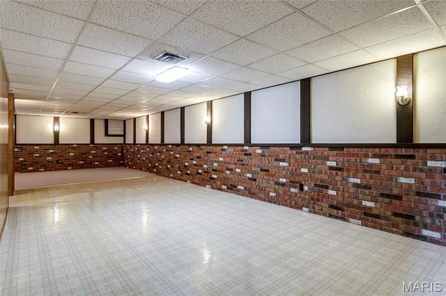 17370 Old Jamestown Road, Florissant, MO 63034