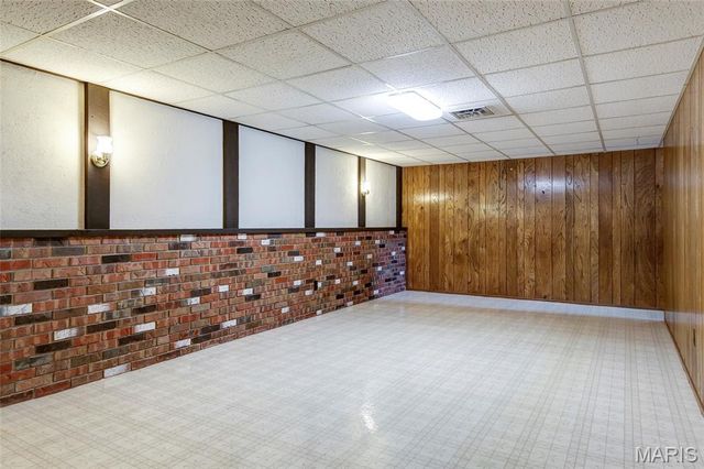 17370 Old Jamestown Road, Florissant, MO 63034