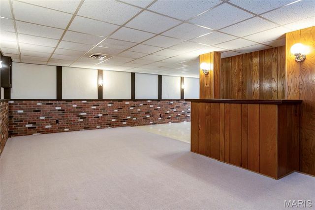 17370 Old Jamestown Road, Florissant, MO 63034