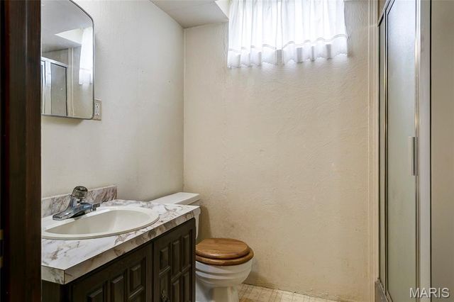 17370 Old Jamestown Road, Florissant, MO 63034