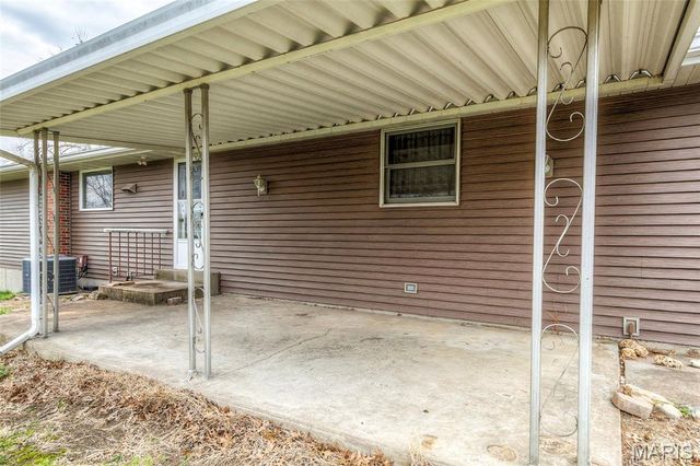 17370 Old Jamestown Road, Florissant, MO 63034